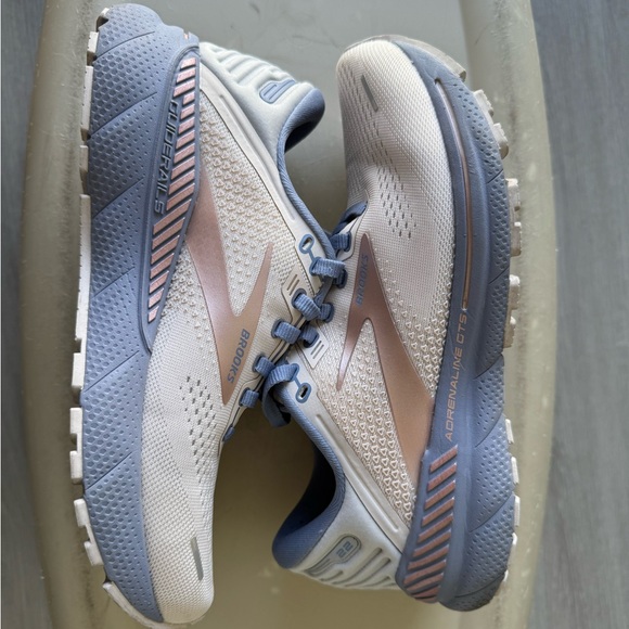 Brooks Adrenaline GTS 22 women’s 7.5 medium (1B) - Picture 3 of 6